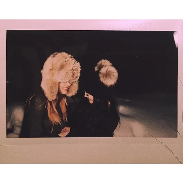 Kylie Jenner dan Khloe Kardashian berpose cantik © Instagram/Kylie Jenner