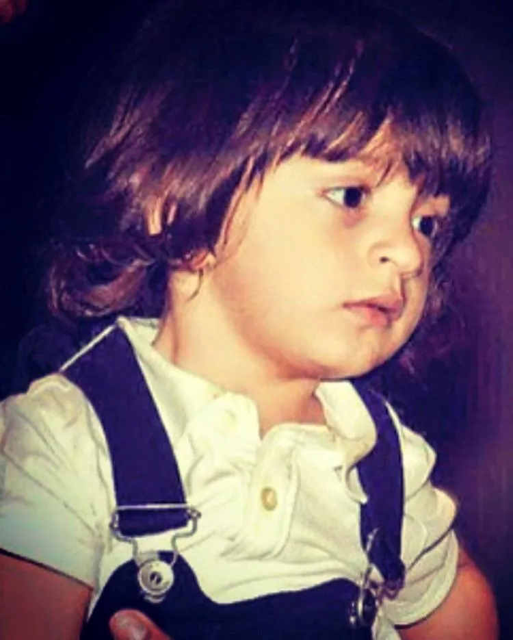 AbRam Khan termenung, bikin gemas. @pinkvilla