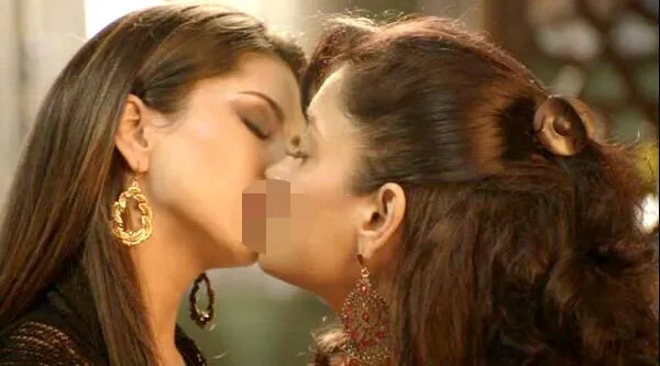Adegan mesra antara Sunny dengan Sandhya Mridul. @Oneindia.in