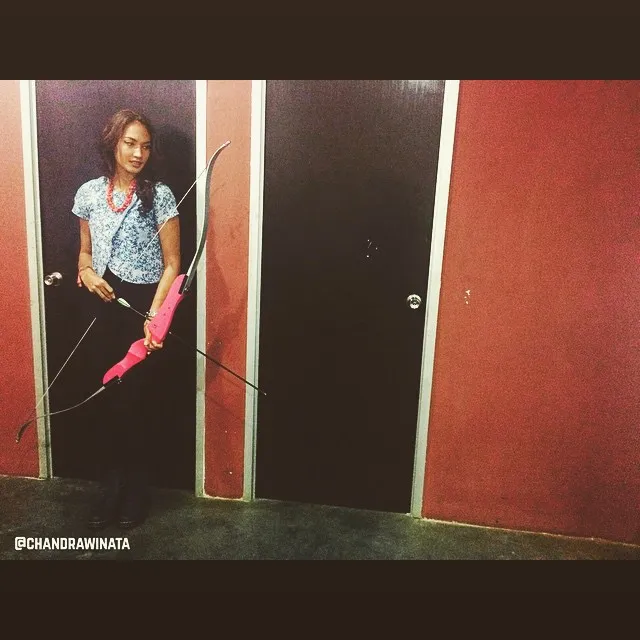 Nadine Chandrawinata berpose bak Katniss Everdeen © Instagram/Nadine Chandrawinata