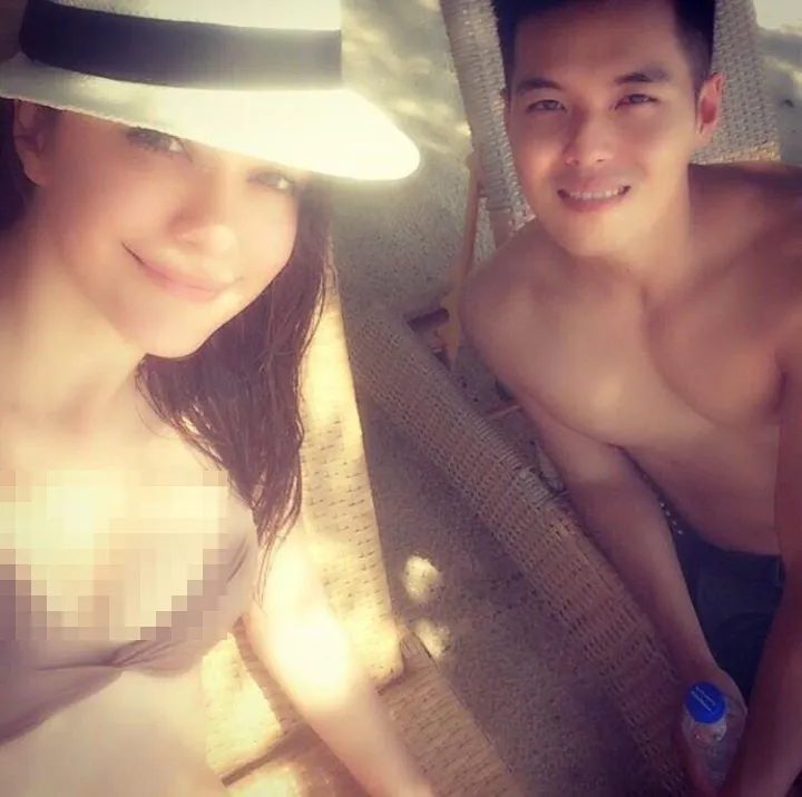 Foto yang diunggah Larisa ketika bilang iya atas lamaran Mike © Larisa Facebook