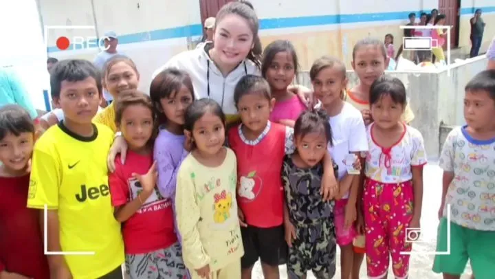 Instagram @hillarylasut