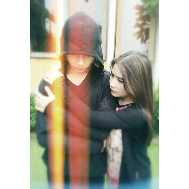 Aliando dipeluk Prilly © Instagram/Aliando