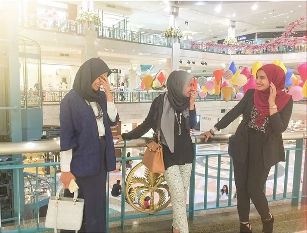 Pose lucu wanita berjilbab © instagram.com/zaskiasungkar15