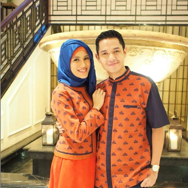 Alyssa dan Dude mengenakan baju matching © Instagram/Dude Harlino