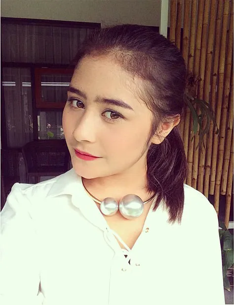 Selfie Prilly Latuconsina yang cantik jelita © Instagram/Prilly Latuconsina