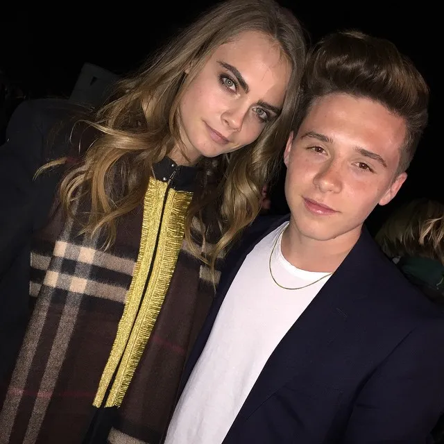Cara Delevingne dan Brooklyn Beckham berpose mesra © Instagram/Brooklyn Beckham