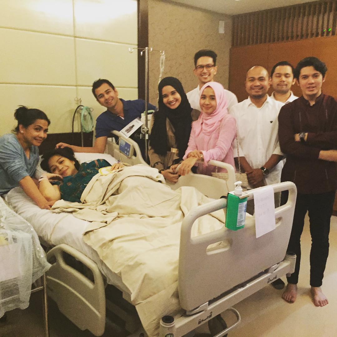 FOTO Nagita Slavina Melahirkan Bella Pun Datang Menjenguk