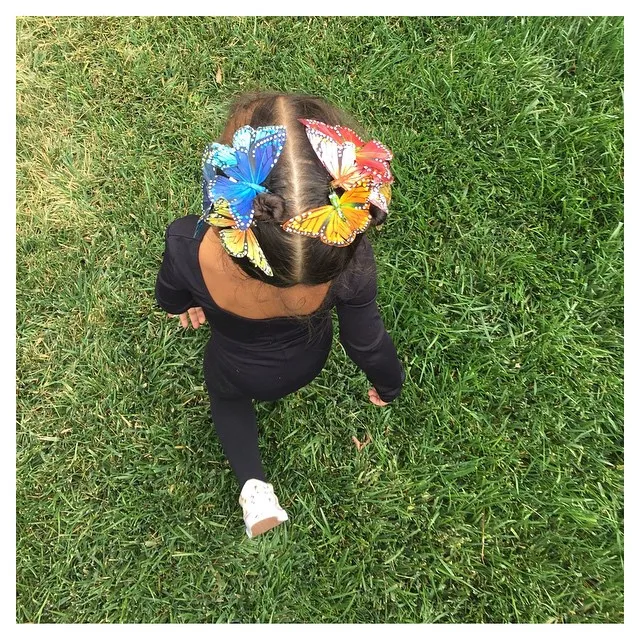 North West dihinggapi 'kupu-kupu' © Instagram/Kim Kardashian