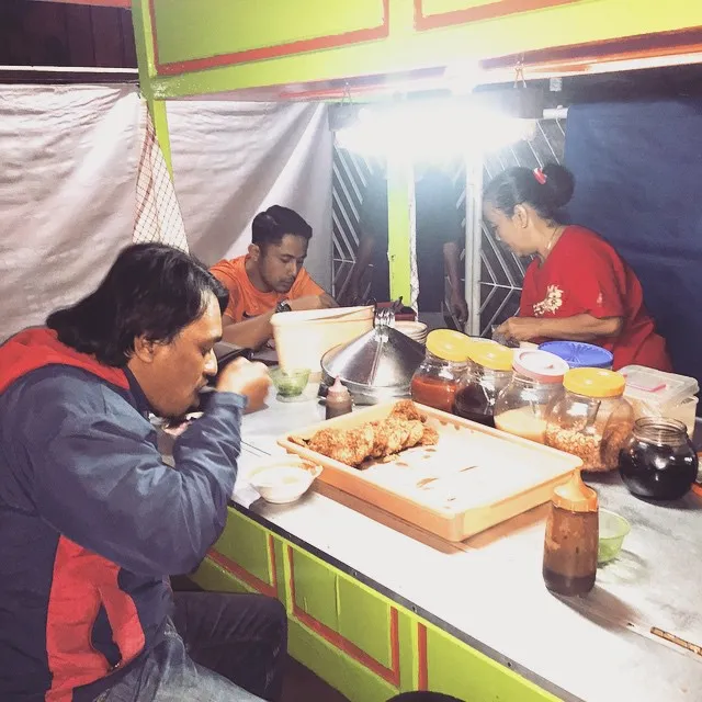 Menikmati malam di Blitar, Hengky asyik ngeronde ©Instagram @hengkykurniawan