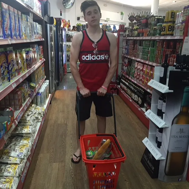Brooklyn Beckham pamer tubuh kekar © Instagram/Brooklyn Beckham