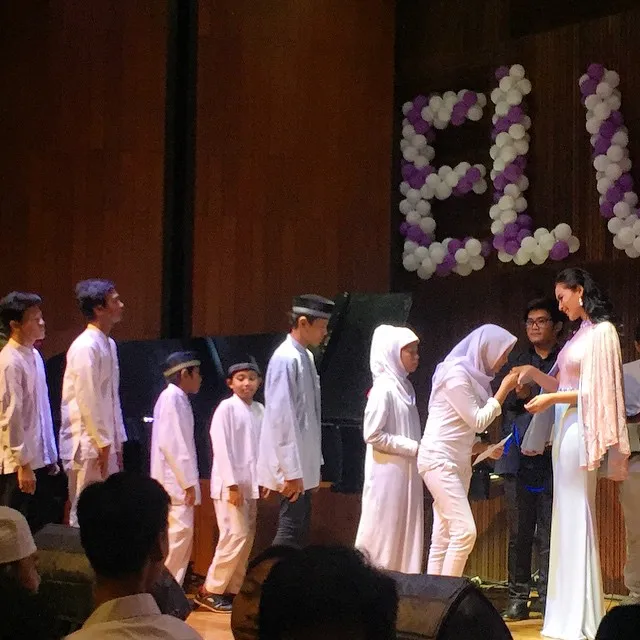 Elvira Davinamira menggelar ulang tahun dengan anak yatim © Instagram/Elvira Davinamira
