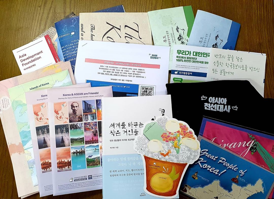 Paket informasi tentang Korea dari VANK © Instagram.com/vank_prkorea