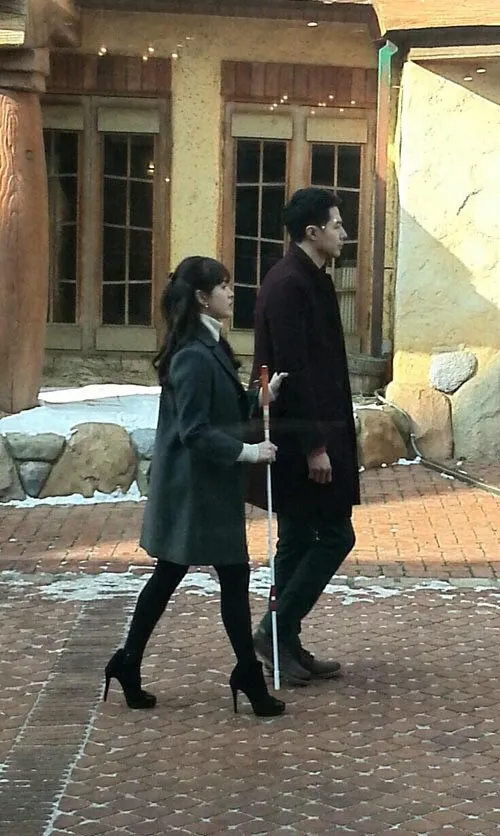 Song Hye Gyo - Jo In Seong berjalan bersama, apakah cocok? ©soompi.com