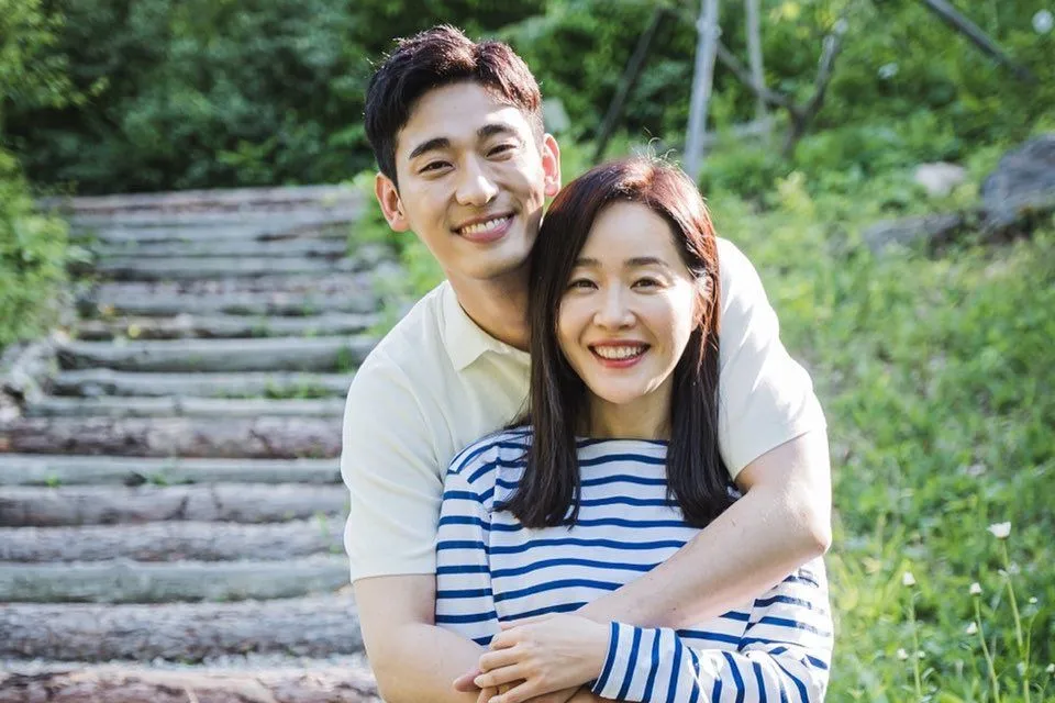 Yoon Park di drama 'BIRTHCARE CENTER'