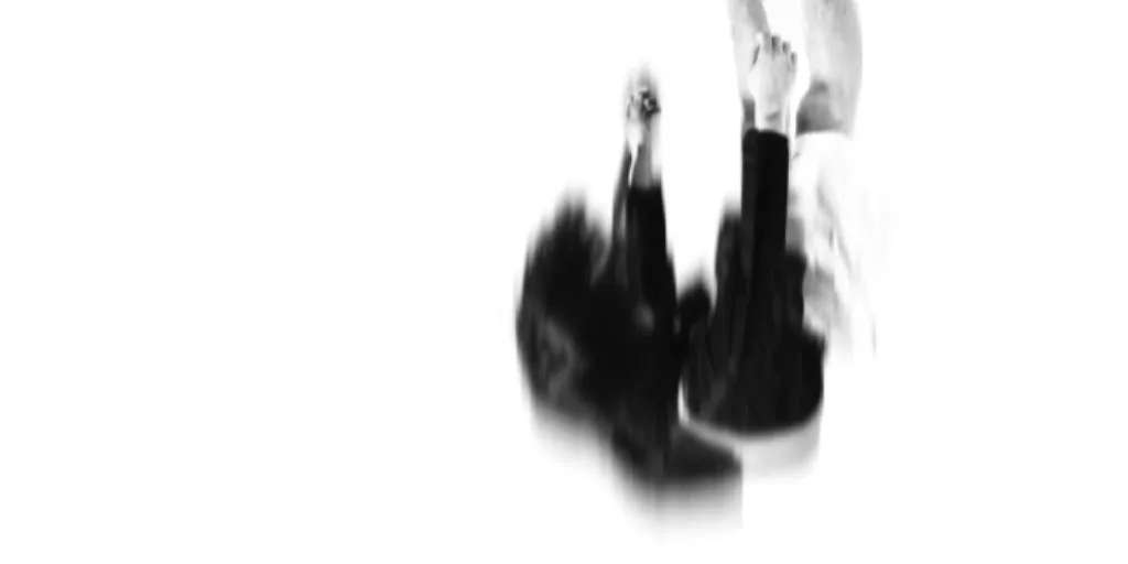 Iluna - Around In The