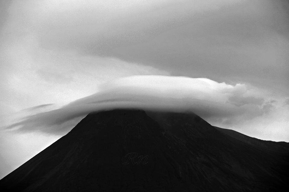 Hasil gambar untuk gunung merapi hantu