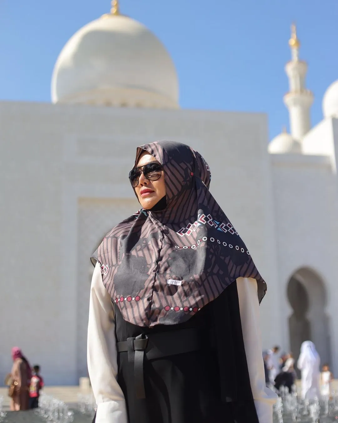 (credit: Instagram.com/queen_saritaabdulmukti/)