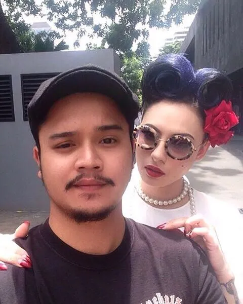 Derby bersama kekasihnya, desainer bernama Claudia Adinda. ©instagram.com/derbyromero