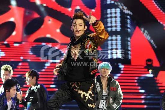 Salah satu penampilan Super Junior M saat promo Break Down ©sup3rjunior.com