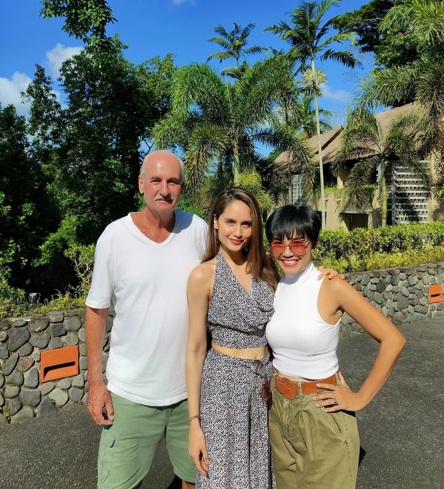 (credit: instagram.com/claurakiehl)