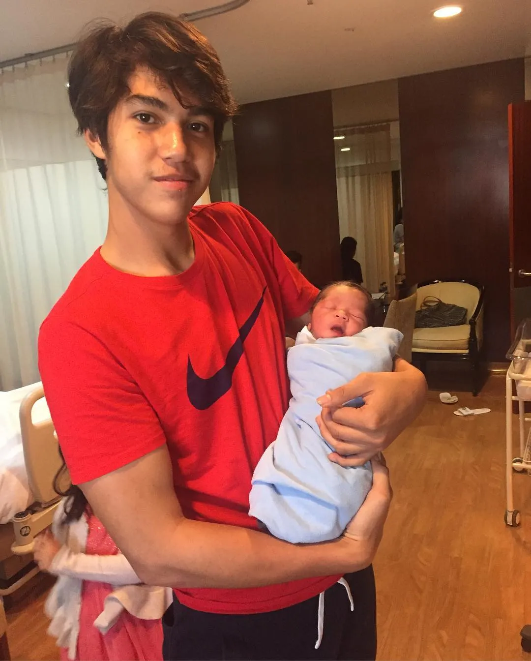 El Rumi ikut senang dengam kelahiran Baby Aerlangga © Instagram.com/elelrumi