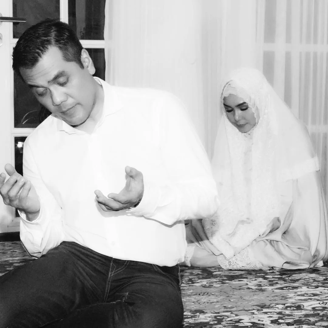 Chico jadi imam Yuni Shara © Instagram.com/chicohakim