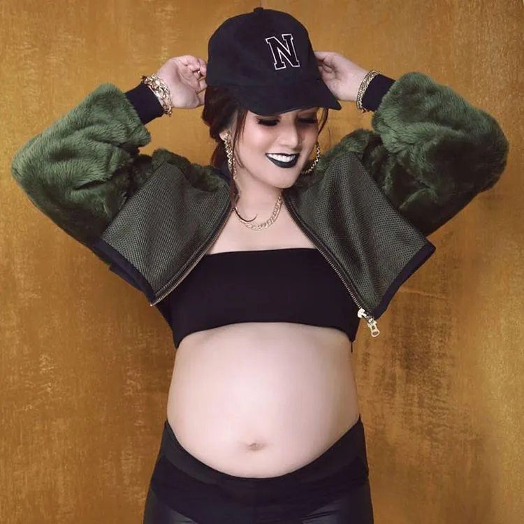 Nindy menjalani proses foto kehamilan dengan konsep yang cukup berani. ©instagram.com/nindyparasadyharsono