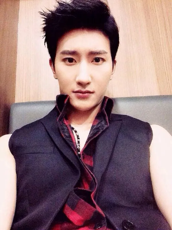 Zhoumi ingin bermain dalam WGM bareng Song Ji Eun. ©Zhoumi Twitter
