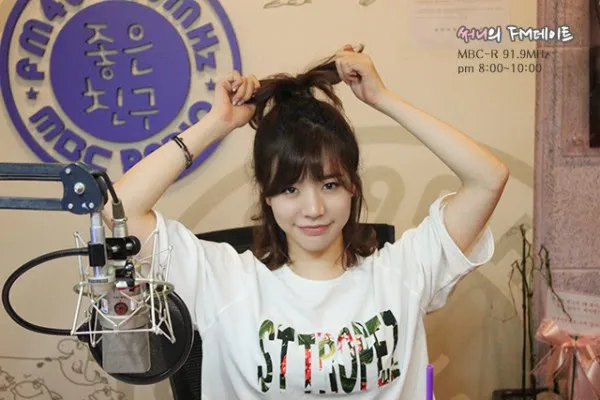 Sunny membicarakan tentang rumor pacarannya ketika sedang jadi DJ radio (15/5) © MBC FM DATE