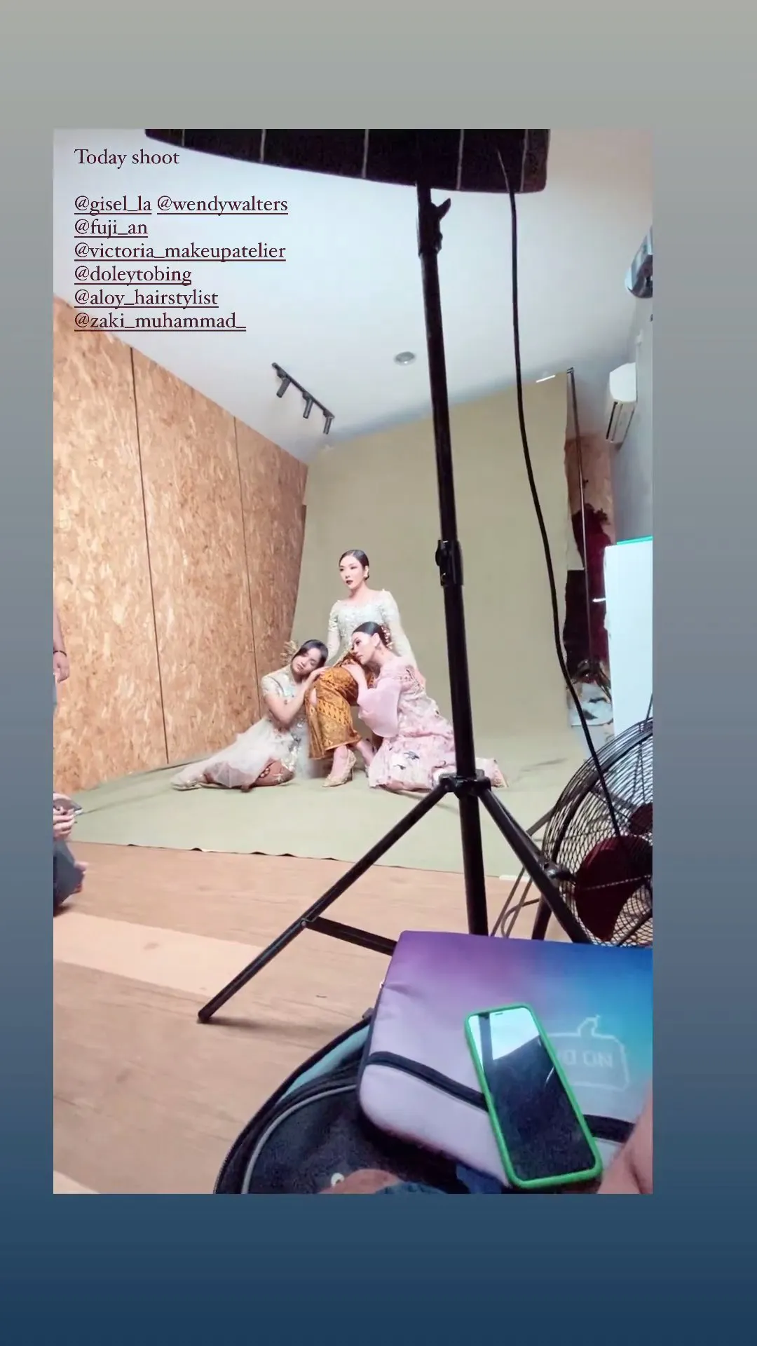 (credit: Instagram.com/denymirrorcle/)