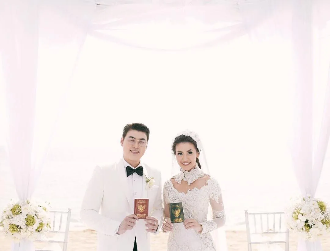 Di balik kontroversi yang menyelimuti. Asty menyebut pernikahan dengan Hendra adalah perkawinan impiannya. ©instagram.com/asty_ananta