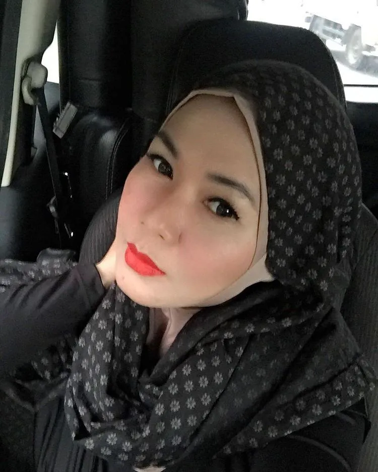 Dea Mirella pisah rumah dengan suami sejak awal tahun © Instagram.com/deamirella