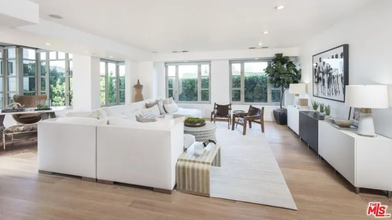 Condominium Kendall Jenner yang dijual © via marie claire