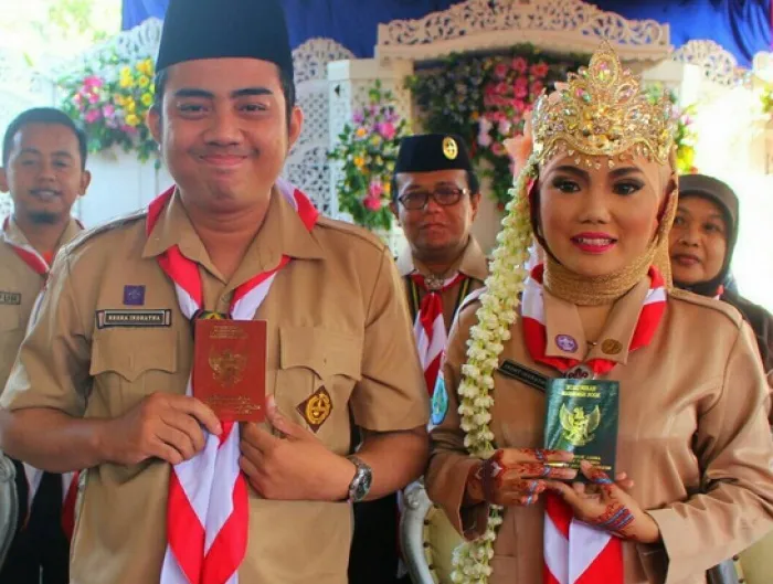 Pernikahan dengan tema Pramuka dan mas kawin Rp 1.717.000 © istimewa