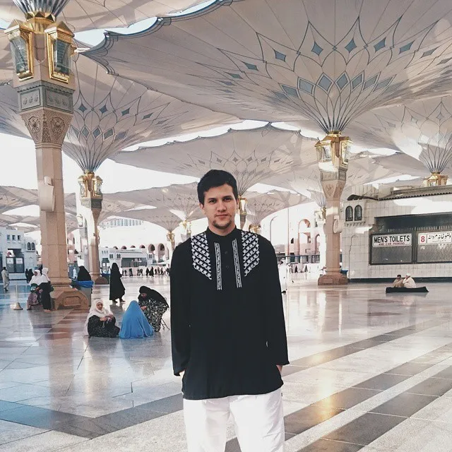 Stuart Collin tampak semakin lebih tampan © Instagram/Stuart Collin