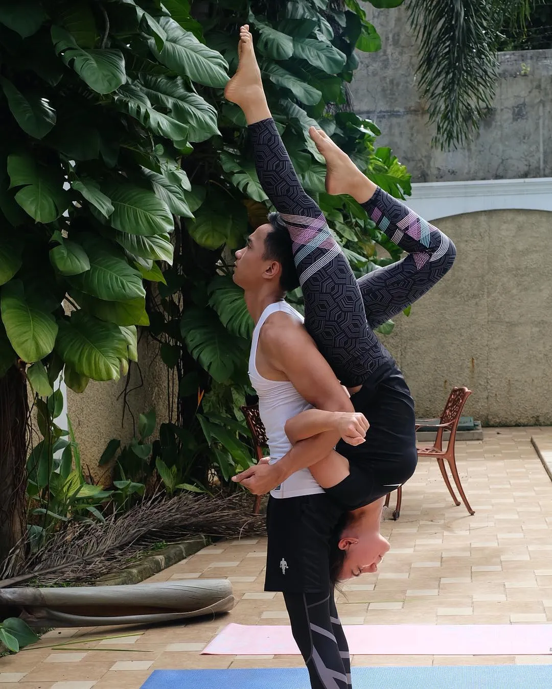 Selain Muay Thai, Irish biasanya juga Yoga © Instagram.com/_irishbella_