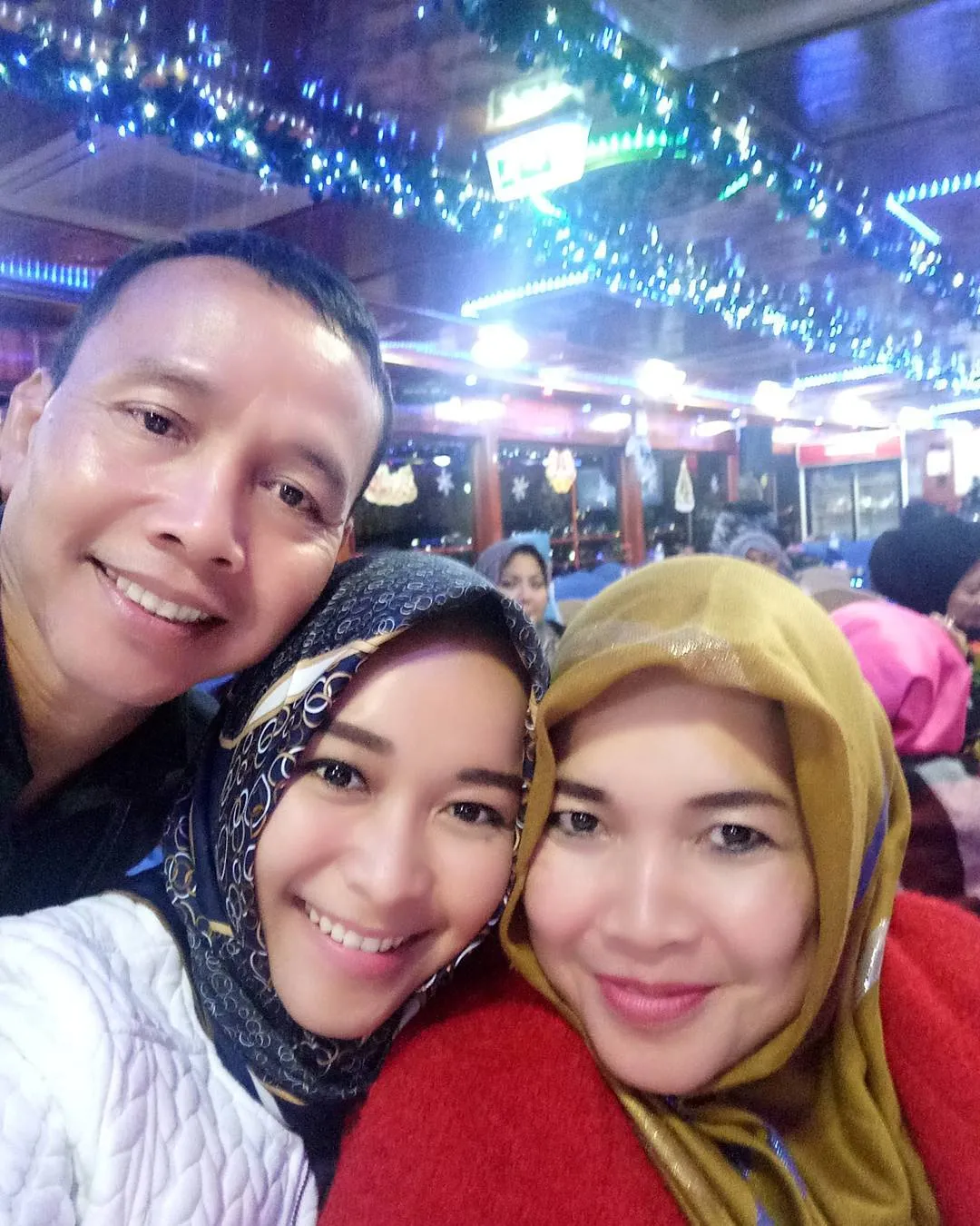 Ayu dan keluarga rayakan tahun baru di Dubai © Instagram.com/syifaasyifaaa 