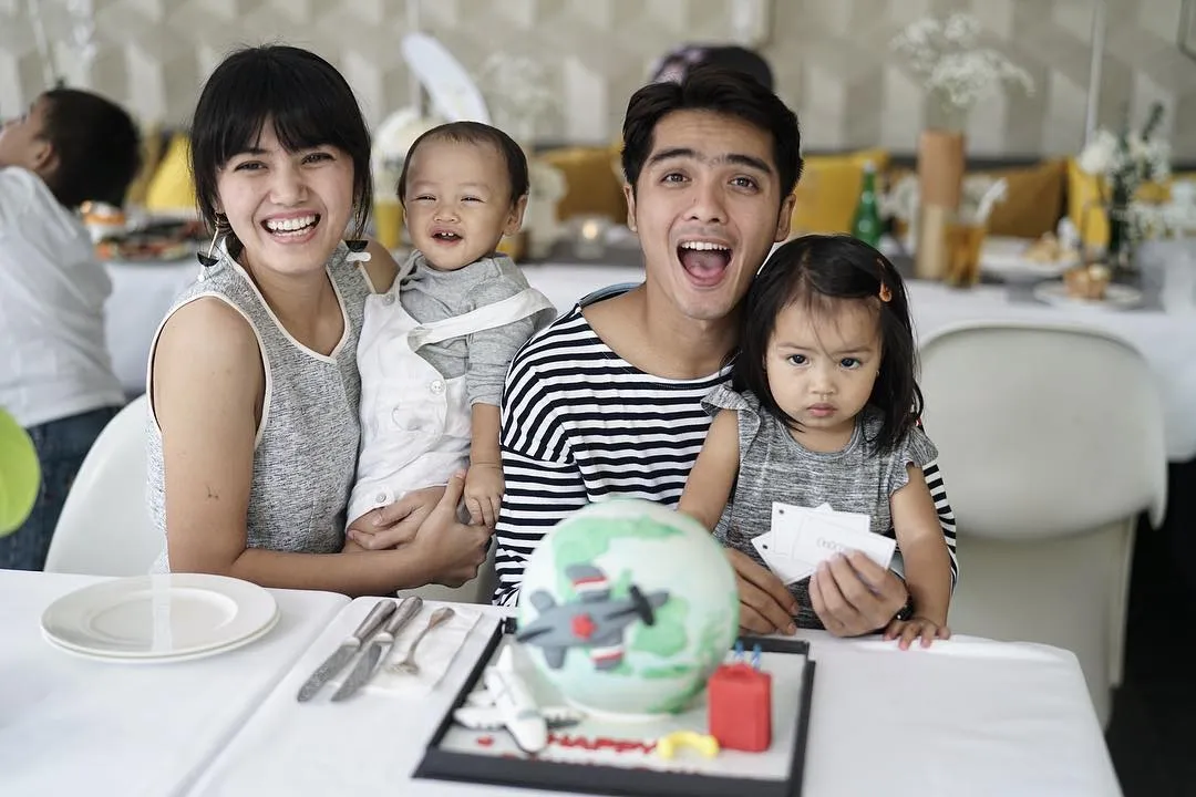 Herfiza, Ricky dan 2 buah hatinya © Instagram/rickyharun