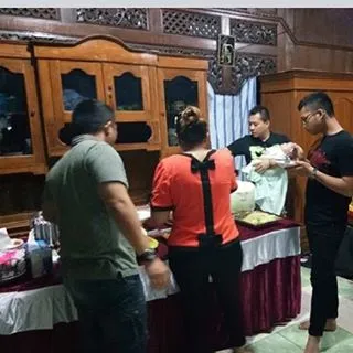 Ashanty dan keluarga di rumah Suwarsih © Instagram.com/suwarsiha