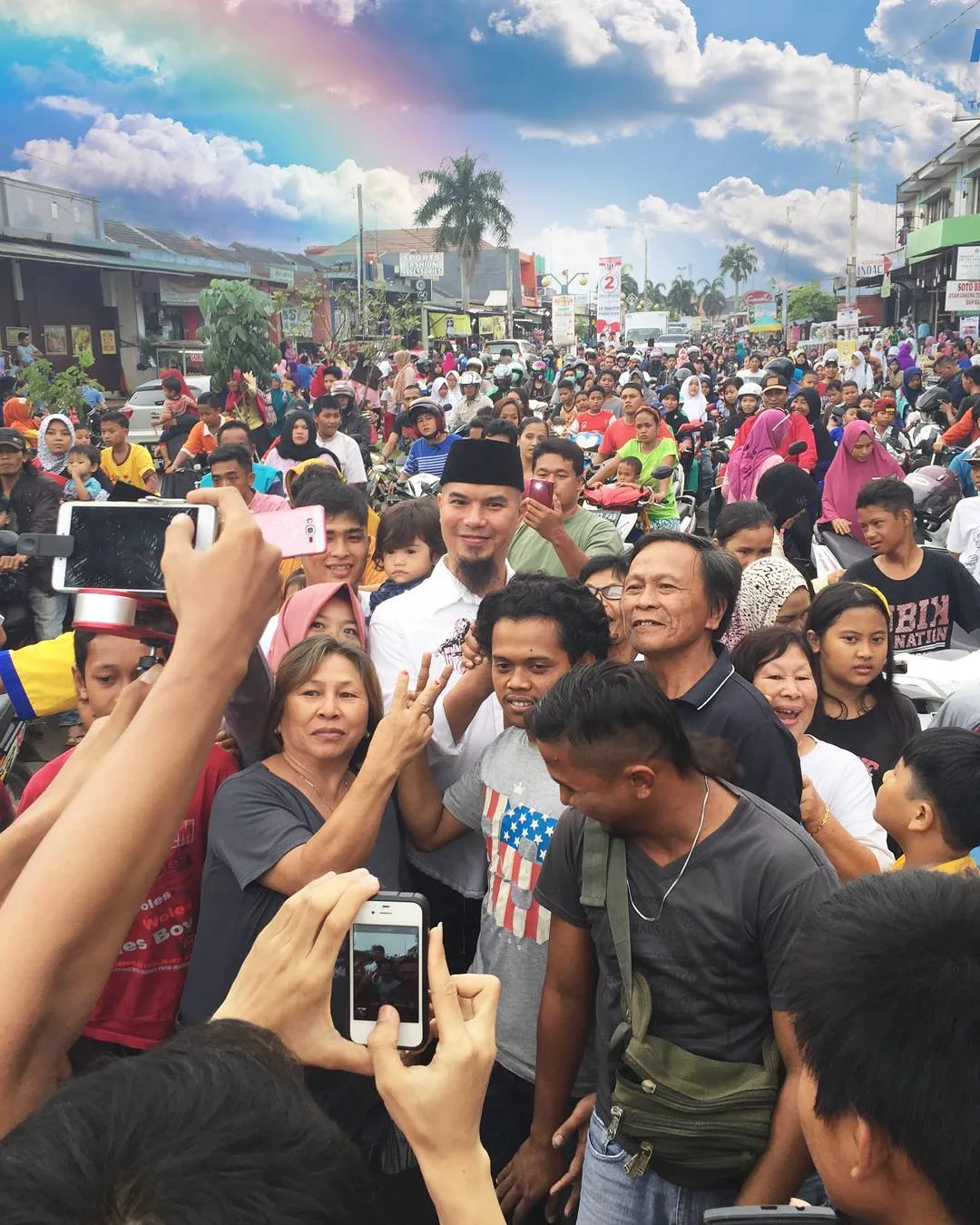 Dhani mulai sibuk di dunia politik © Instagram/ahmaddhaniprast