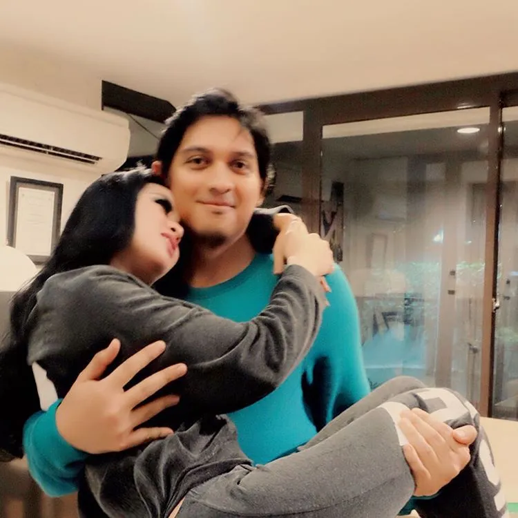 Lucky dan Tiara sama-sama manja pada satu sama lain © Instagram/tiaradewireal