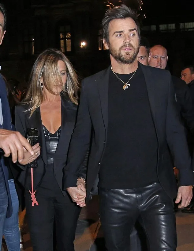 Jennifer dan Justin kembali terlihat mesra © via dialymail.co.uk