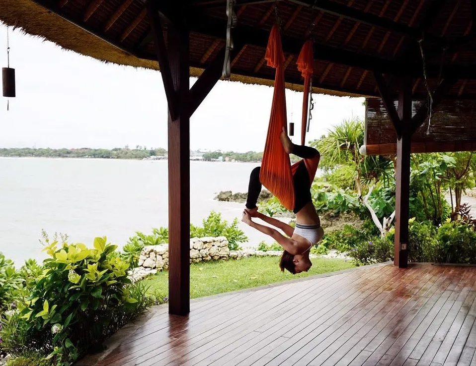 Liburan, Nikita nggak lupa yoga dong! © Instagram.com/nikitawillyofficial94