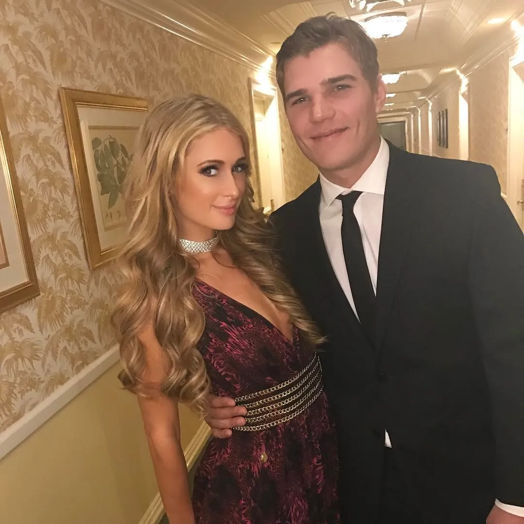 Paris Hilton tampak mesra dengan pacar baru © Instagram.com/parishilton