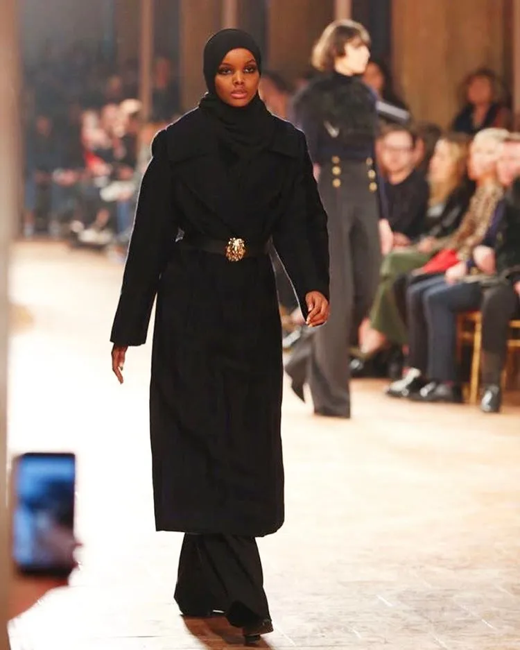 Halima tampil di Milan Fashion Week © Instagram.com/kinglima