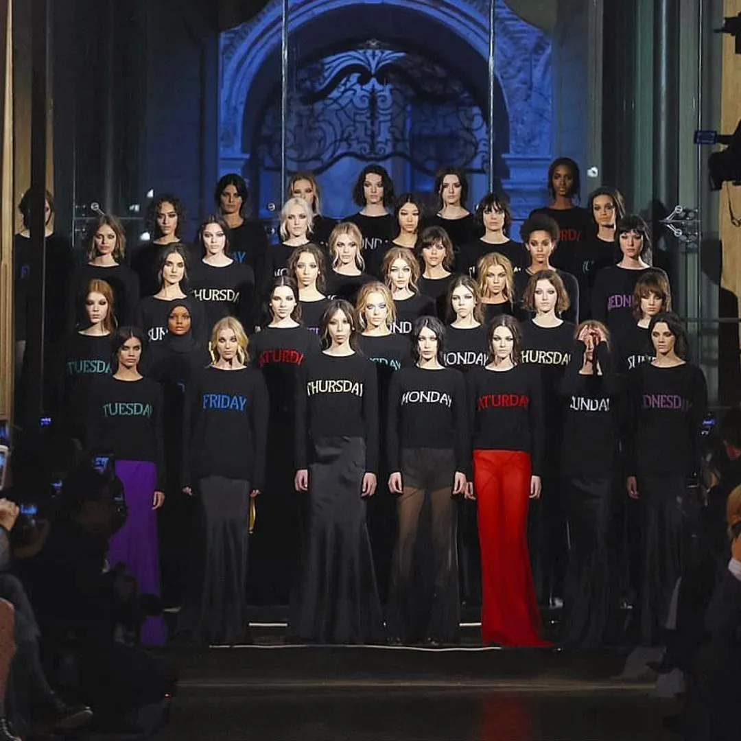 Halima dalam balutan busana Alberta Ferretti © Instagram.com/kinglima