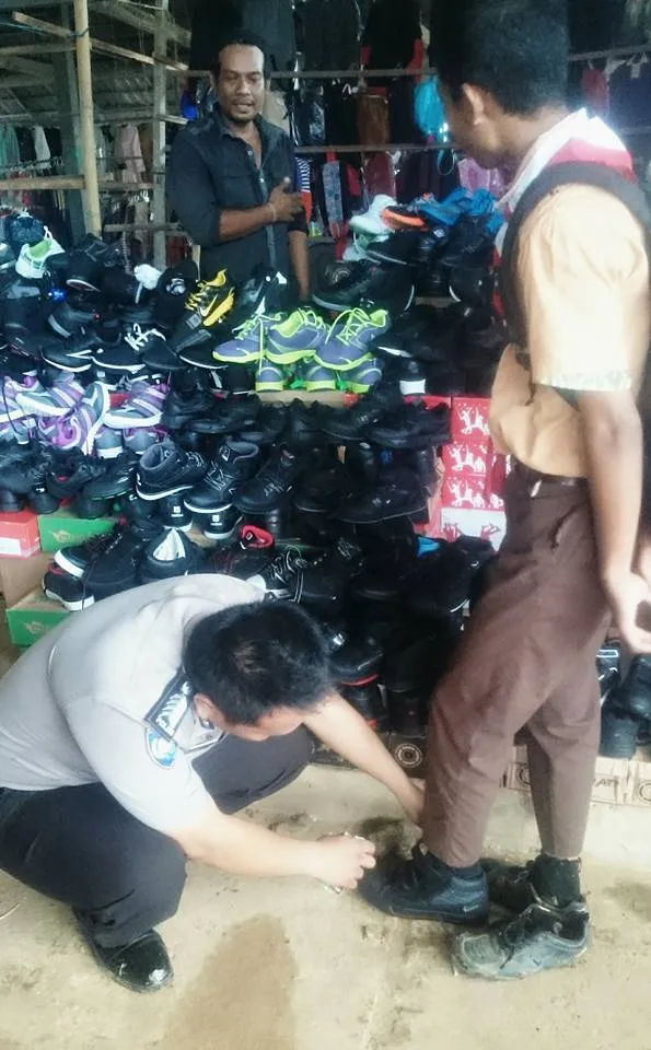 Tindakan terpuji Brigadir Sidiq tak hanya kali ini saja tapi sudah berkali-kali © Facebook.com/Brigadir Sidiq Martujet