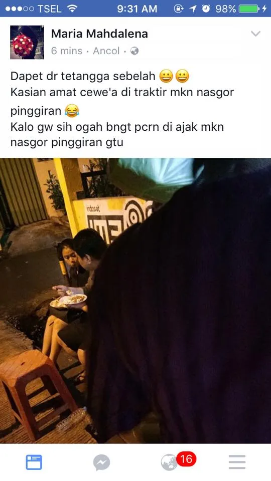 Postingan MM yang menjadi viral karena mengejek pasangan yang makan nasi goreng di pinggir jalan © facebook.com/Cinthya Ruhanto Putri