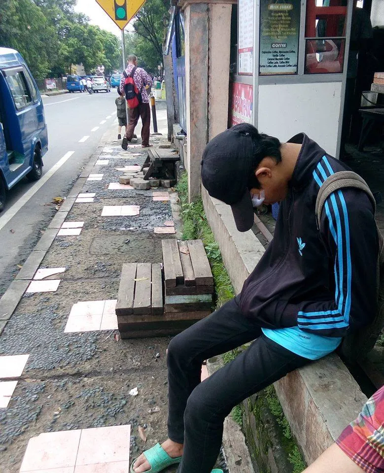 M. Yusuf, remaja yang menderita kebutaan setelah dilempari telur busuk oleh teman-temannya sebagai perayaan ulang tahun © Facebook.com/Bogor Channel